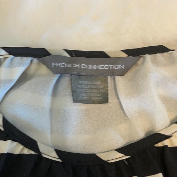 FRENCH CONNECTION Women’s cold shoulder drop sleeve dress. Size L stripes bk/wt - Picture 3 of 7